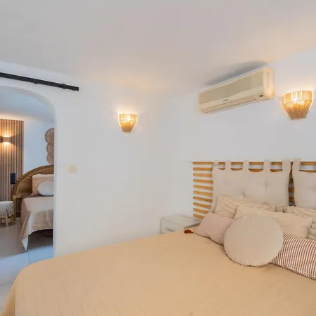 Mariposas Villa *